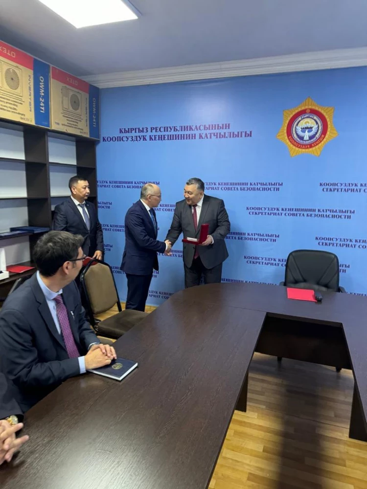 ОДКБ наградила чиновников Кыргызстана почетными знаками и медалями (список и фото)