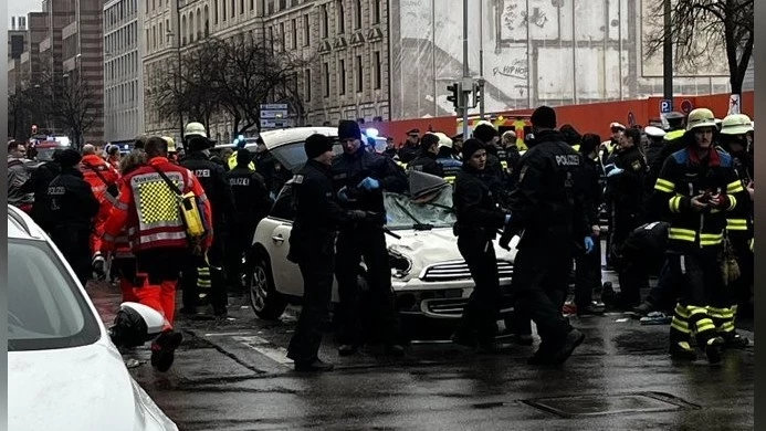 В Мюнхене автомобиль врезался в толпу людей, пострадали 15 человек