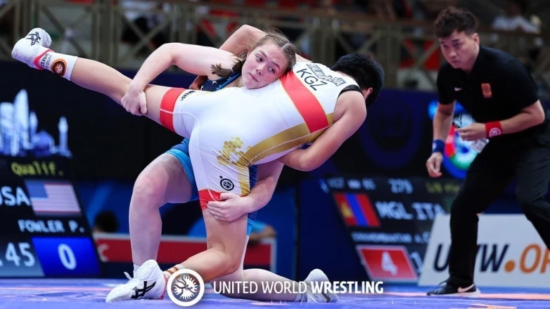 17-летняя кыргызстанка выиграла золото на турнире по борьбе в Швеции
