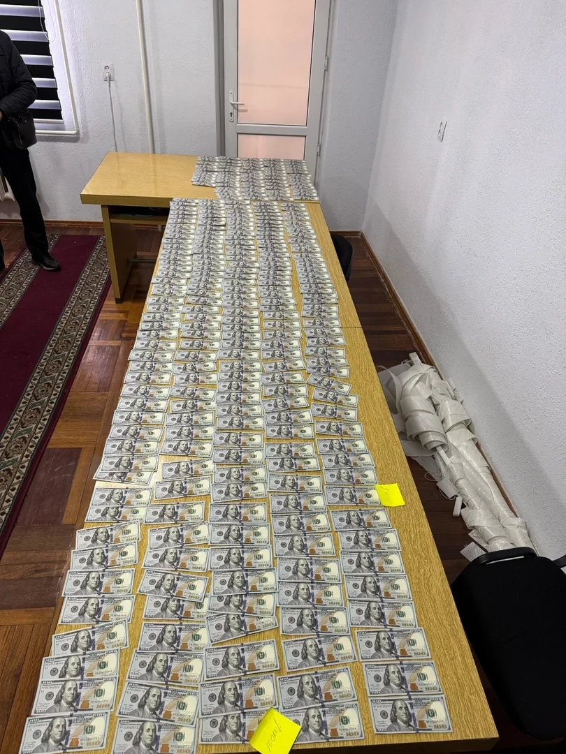 Житель Чолпон-Аты пытался дать взятку сотрудникам ГКНБ в размере $29 тыс.