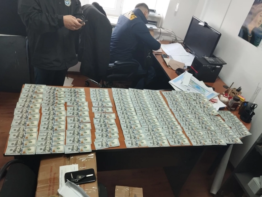 На Иссык-Куле при возврате взятки задержан глава областного ДАГ