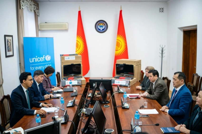 Минздраву Кыргызстана передали моноблоки для модернизации первичной медпомощи