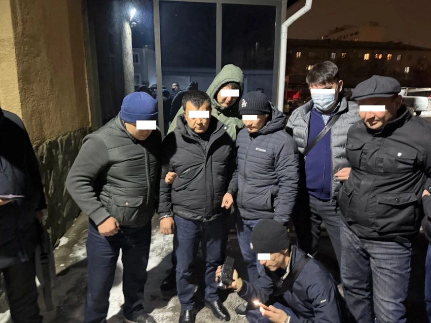 ГКНБ КР: По факту вымогательства взятки задержаны оперативники и начальник ИДН УВД Октябрьского района Бишкека