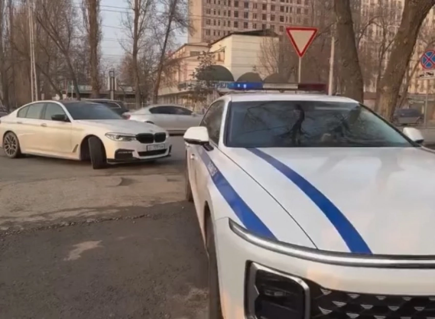 Известные блогеры устроили в Бишкеке гонки - видео