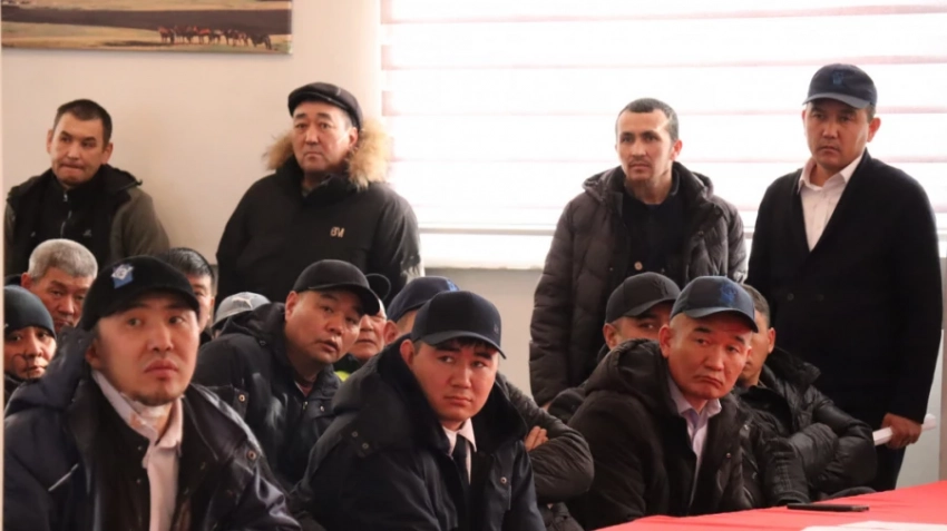 За нарушение ПДД уволены 20 водителей автобусов в Бишкеке