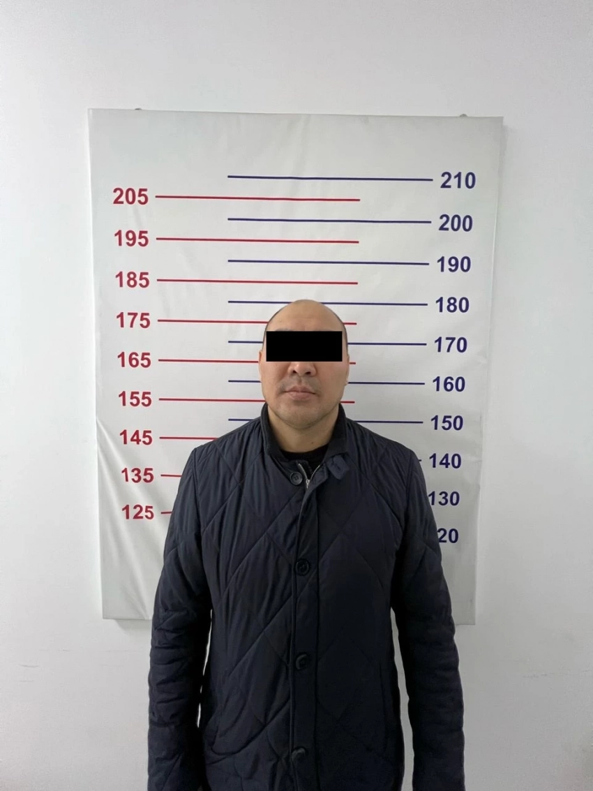 Двух судисполнителей задержали за коррупцию прямо во время совещания с ГКНБ