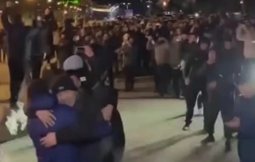Сотни токмокчан болели за Бивола на улице в фан-зоне - видео