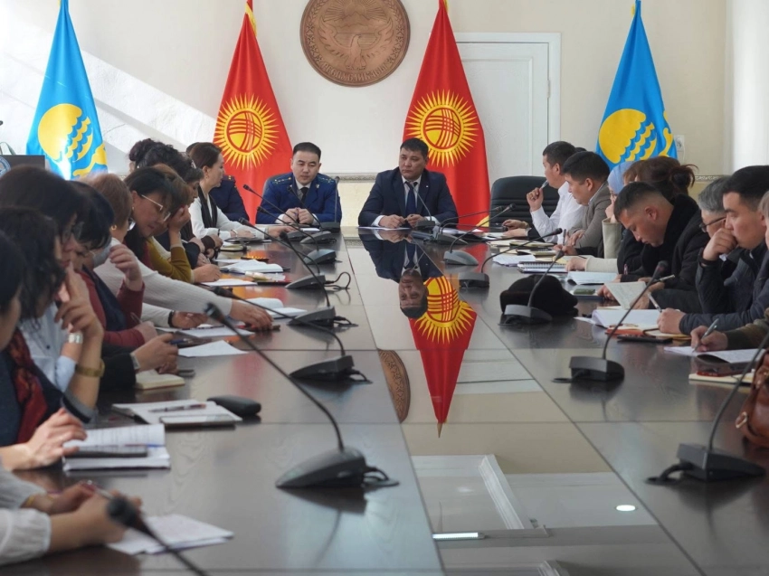 В Караколе обсудили меры по предотвращению преступности среди школьников