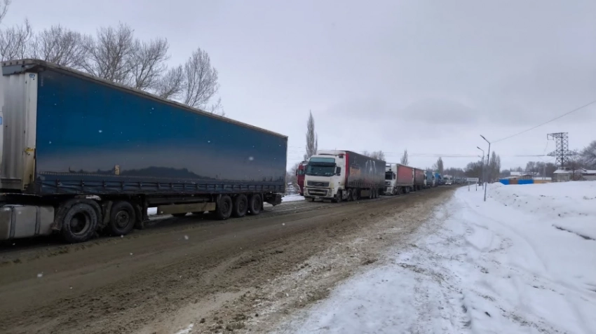 На посту «Сосновка» ввели ограничения для проезда грузовиков