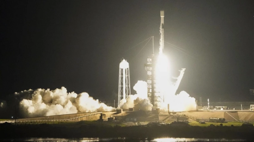 SpaceX запустила к Луне модуль Nova-C. Там намерены провести сотовую связь