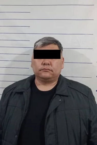 ГКНБ задержал налоговиков и предпринимателя, заподозрив их в сговоре
