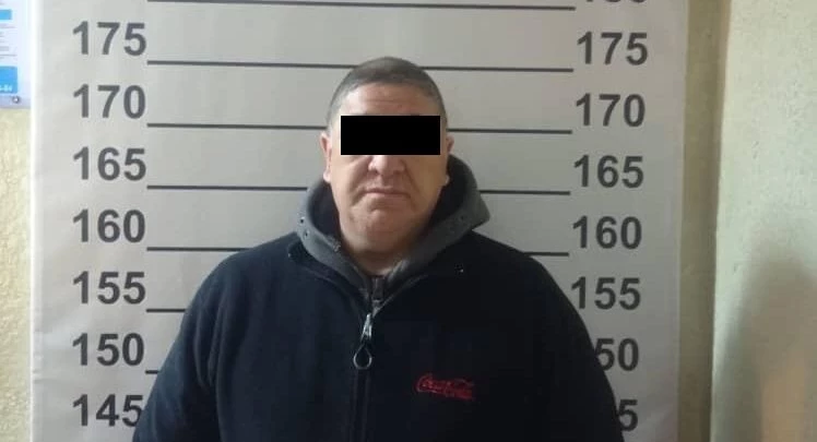 При передаче взятки сотрудникам ГКНБ КР с поличным задержан житель Чолпон-Аты