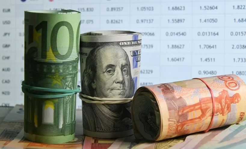 Рубль подорожал - курс валют на 12 марта