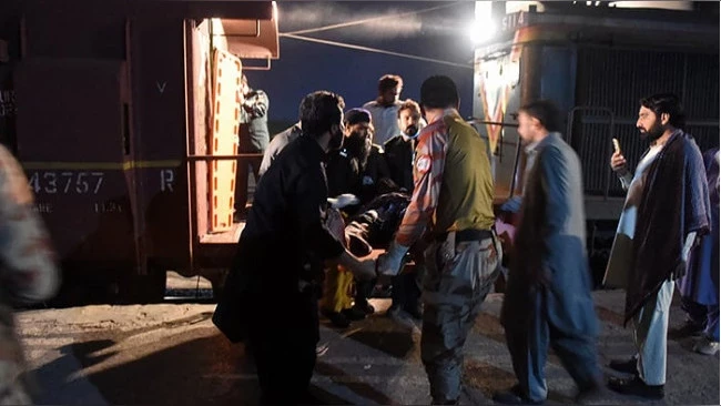 Из захваченного боевиками поезда в Пакистане освободили 155 заложников