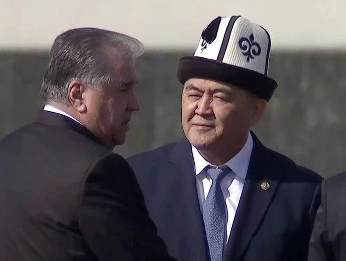 О чём беседовали Эмомали Рахмон и Камчыбек Ташиев?