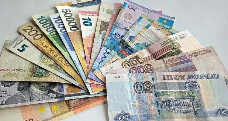 Рубль вновь вырос в цене, тенге упал относительно сома. Курсы валюты на 17 марта