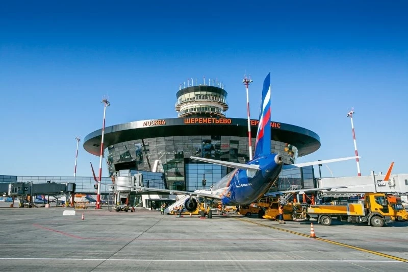 Посол обсудил с руководством московских аэропортов пропуск граждан КР