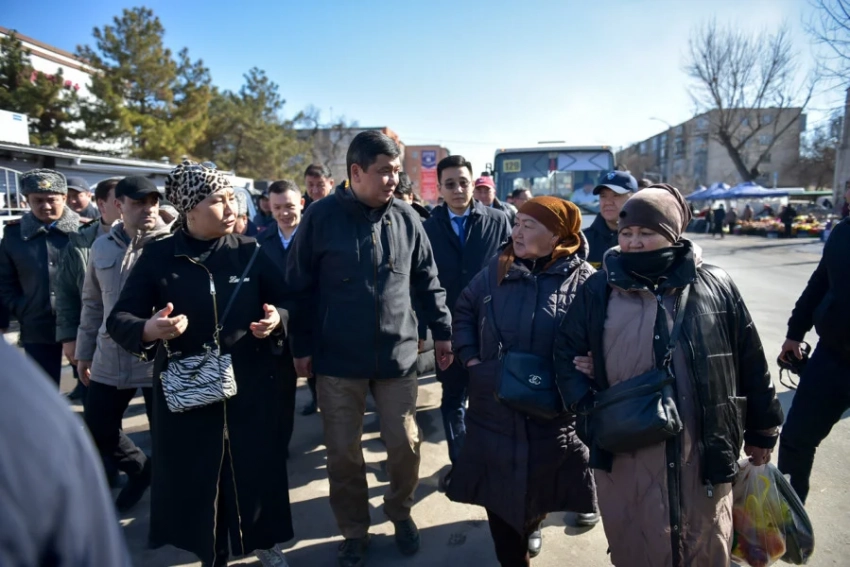 На Ошском рынке прошел рейд по благоустройству и стихийной торговле
