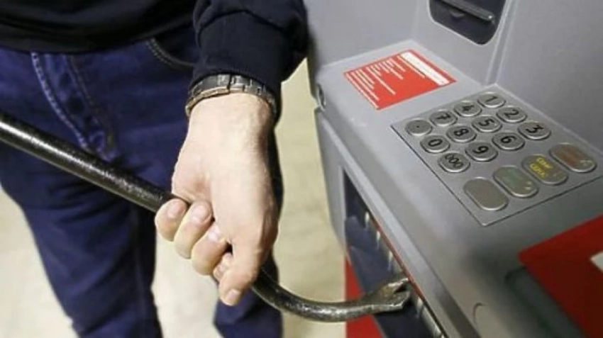 Воры в Бишкеке украли около 2 млн сомов из платежных терминалов