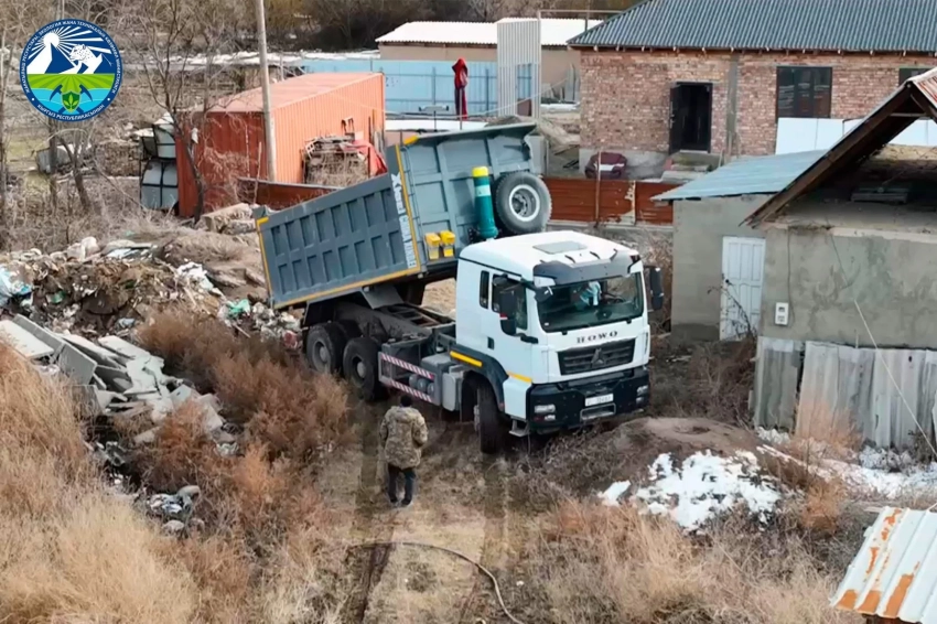 В Бишкеке оштрафовали нарушителя за незаконный выброс отходов в водохранилище
