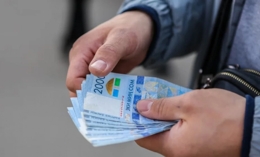 Средняя зарплата кыргызстанцев превысила 39,3 тыс. сомов