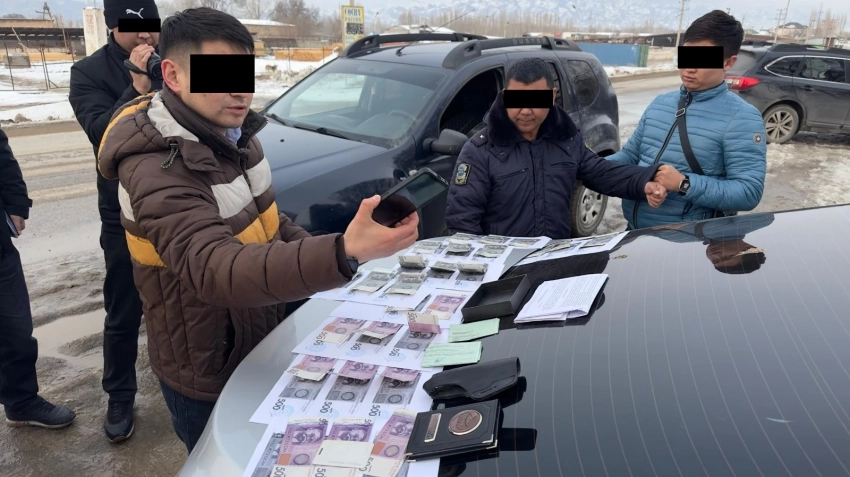 ГКНБ КР: В Таласской области задержаны сотрудники ООБДД