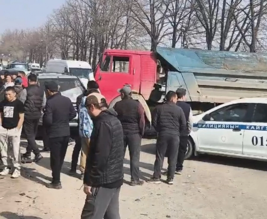 Массовая авария произошла в Бишкеке - видео