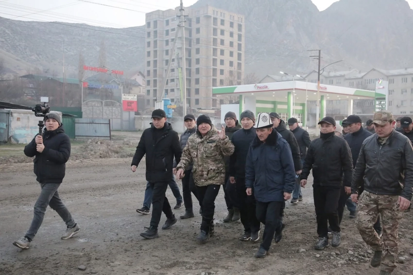 Мэр Оша дал поручения по благоустройству улицы и авторынка «Жапалак»