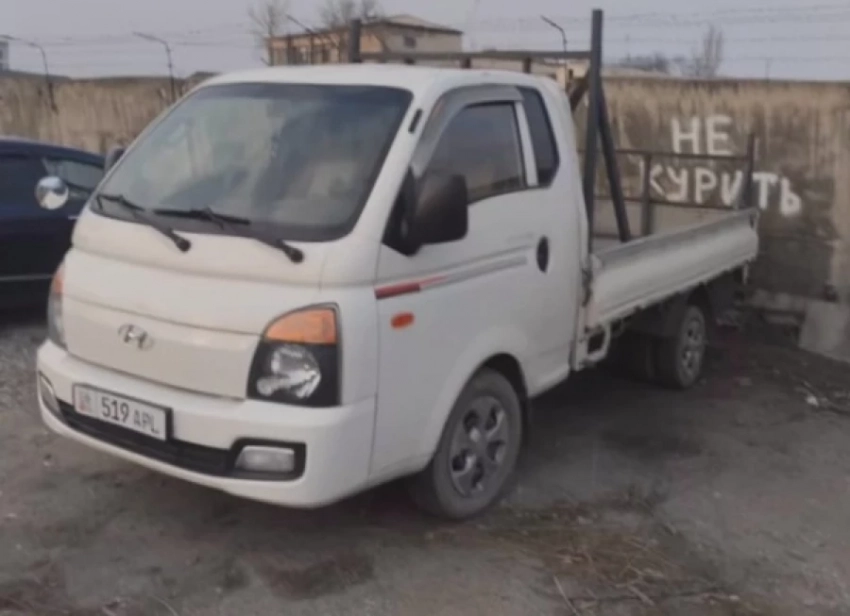 Hyundai Porter сбил в Бишкеке 13-летнюю девочку и скрылся (видео)