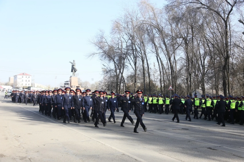 В Оше состоялся гарнизонный развод личного состава УВД перед празднованием Нооруза
