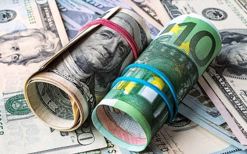 Евро и доллар просели к сому – курс валют на 20 марта