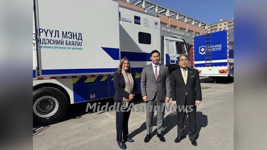 Япония передала Монголии мобильные медицинские автомобили