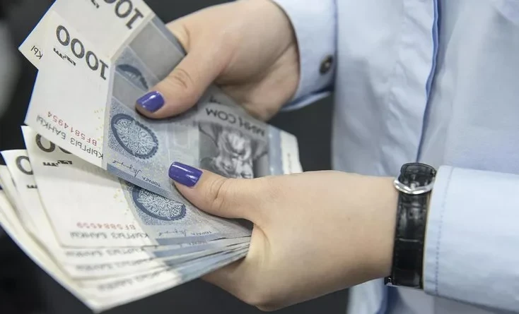 Средняя зарплата кыргызстанцев составила почти 39,5 тыс. сомов