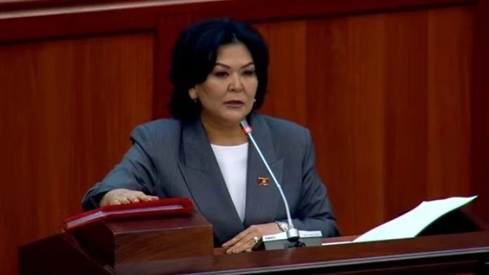 В Жогорку Кенеше заявляют, что нет необходимости рекламы на русском языке