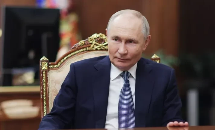 Путин объявил перемирие в дни 80-летия Победы