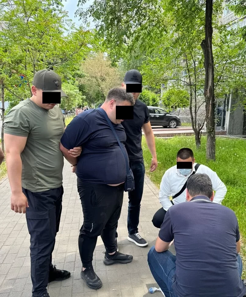 ГКНБ задержал оперативников СБНОН ГУВД Бишкека, занимавшихся сбытом наркотических средств