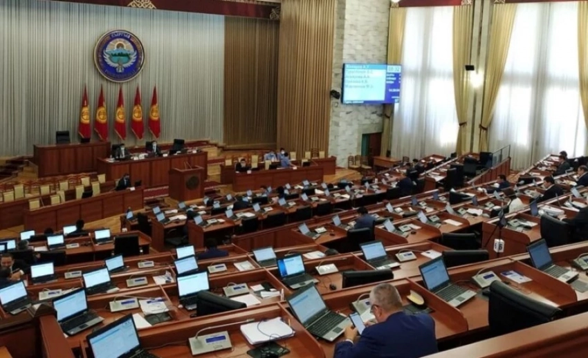 В ЖК прокомментировали покупку служебных авто для депутатов