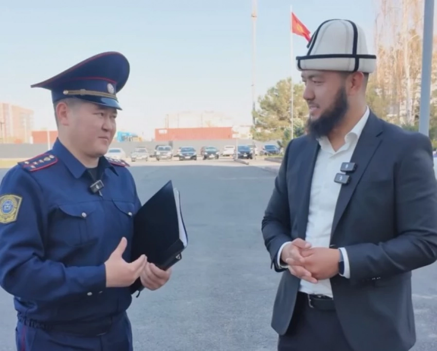 Активист устроил проверку на знание ПДД главе пресс-службы ГУОБДД (видео)