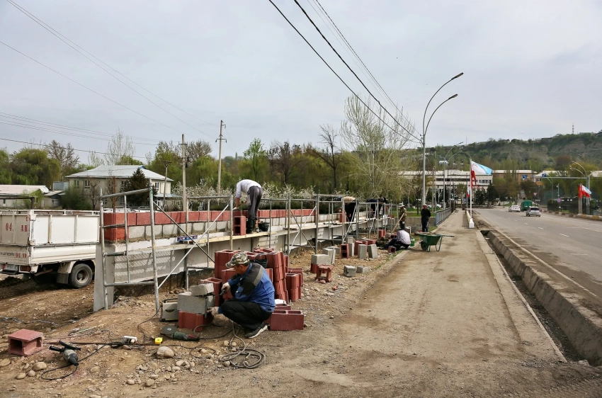 В Оше строят современную теплицу