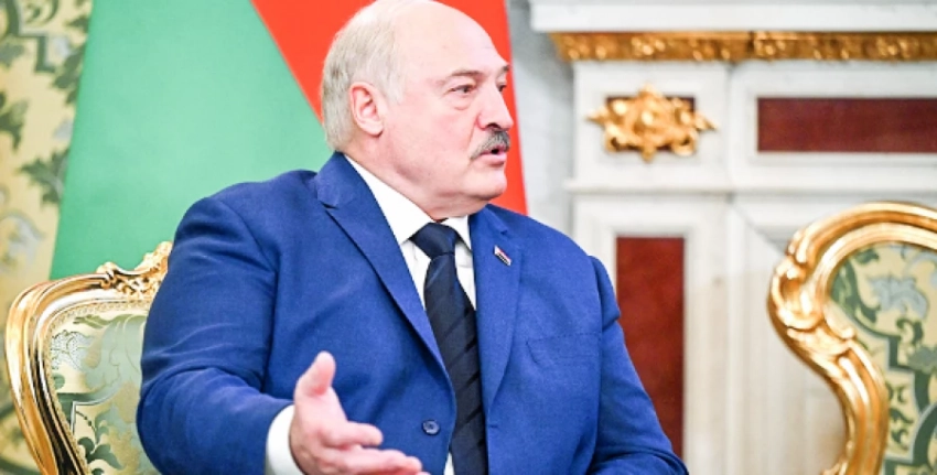 Лукашенко призвал чиновников тратить свои деньги на родственников и любовниц, а не государственные