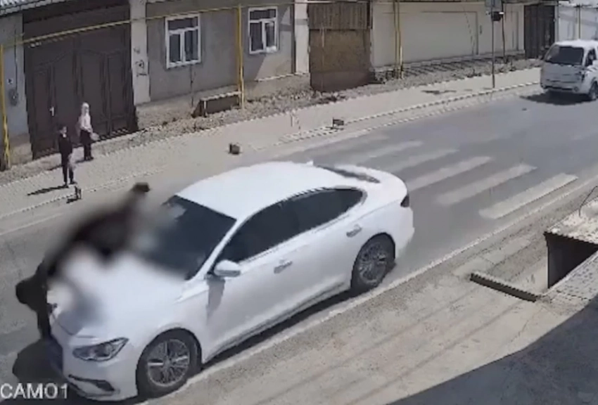 В Оше машина на большой скорости сбила девушку на «зебре» (видео)