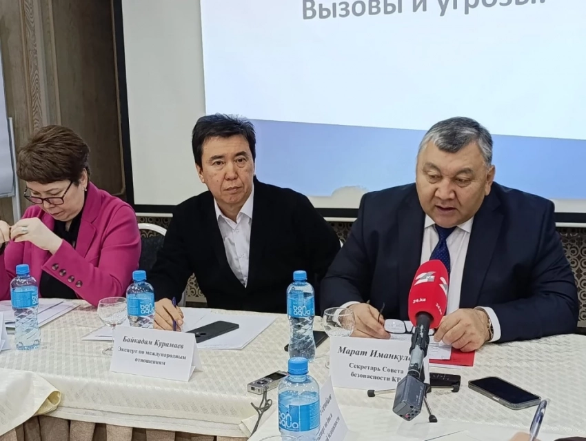 Секретарь Совбеза КР призвал спасать Арал ради климата региона