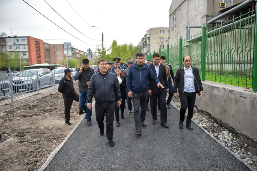 Благоустройство ТРК «Ош базары»: мэр Айбек Джунушалиев на инспекции