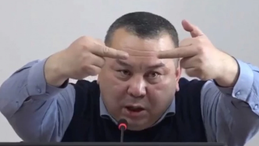 Депутаты и чиновники недовольны, что их критикуют в соцсетях