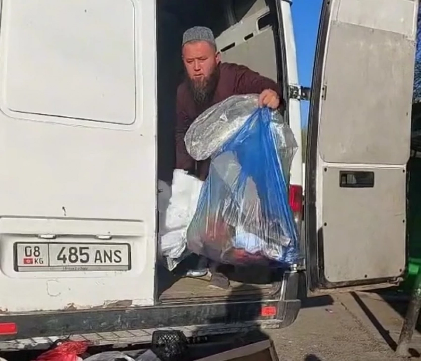 В соцсетях возмущены поступком мужчины (видео)