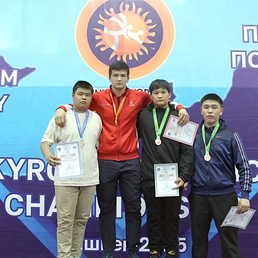 В Бишкеке прошел чемпионат КР по греко-римской борьбе среди юношей