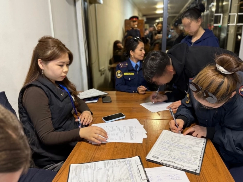 В Бишкеке 29 подростков находились ночью без сопровождения взрослых