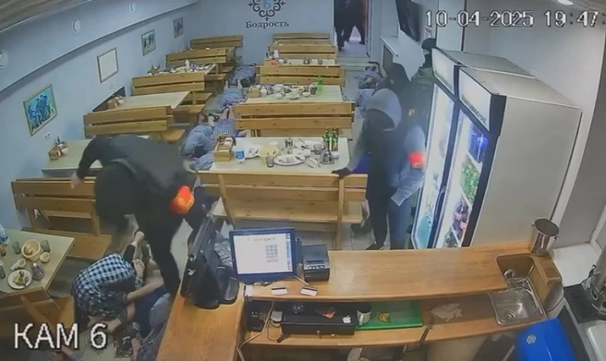 Унижения и пытки. Появилось еще одно видео облавы на мигрантов в московской бане