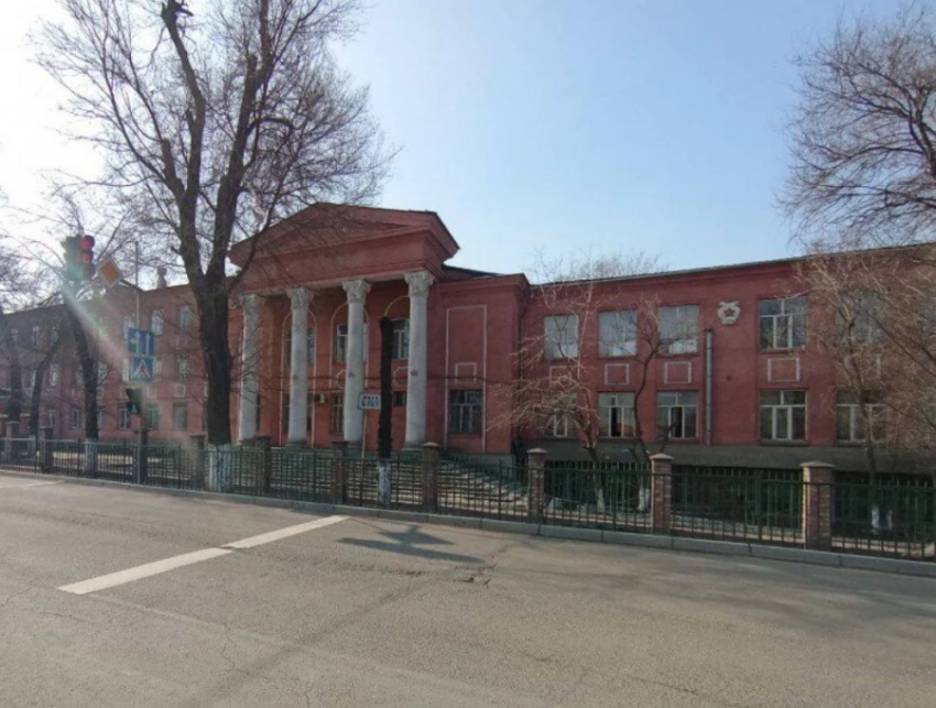 В школе Бишкека ученик 7 класса ударил одноклассницу, девочка скончалась