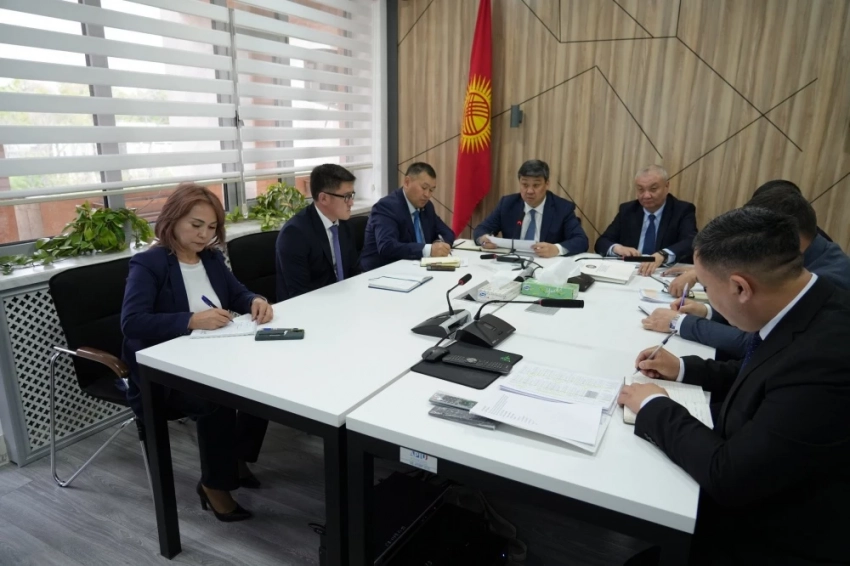 Бакыт Торобаев поручил завершить весеннюю посевную кампанию в срок